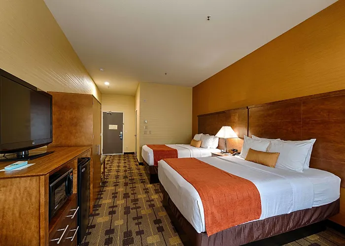 Best Western Plus Delta Inn & Suites